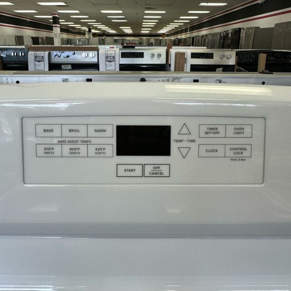 Amana 30" White Glass Top Electric Range – 4 Burners – 4.8 Cu.Ft – Scratch & Dent - Image 3