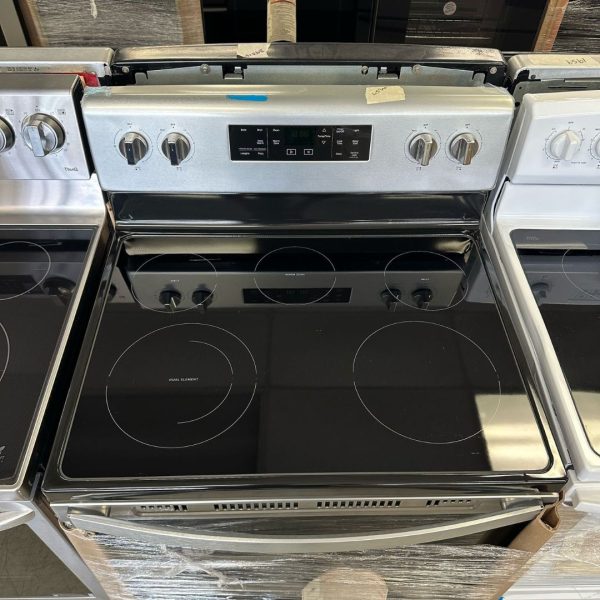 Whirlpool 30" Electric Range – Frozen Bake Tech – Scratch & Dent - Image 3