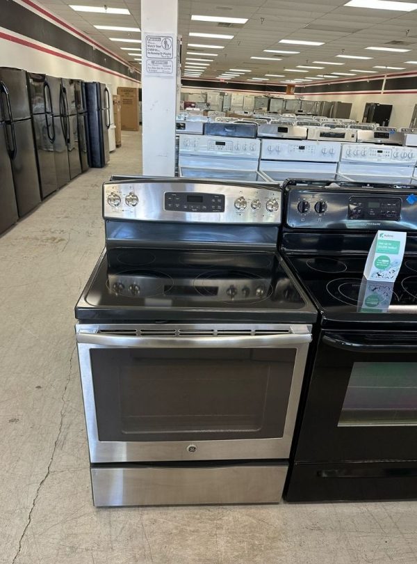 GE Electric Range – Flat Top – Self Clean & Steam Clean – Used