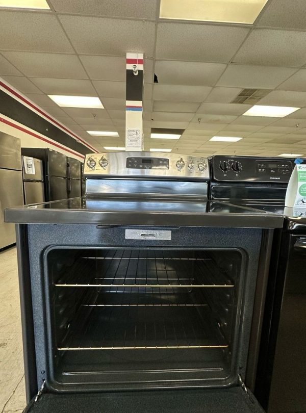 GE Electric Range – Flat Top – Self Clean & Steam Clean – Used - Image 3